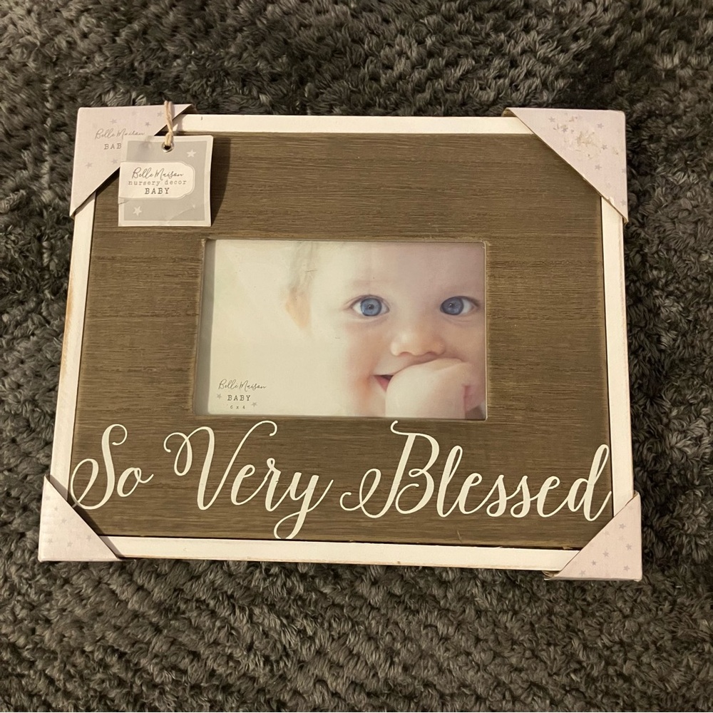 Belle Maison “So Very Blessed" painted wood photo frame 4" x 6"‎